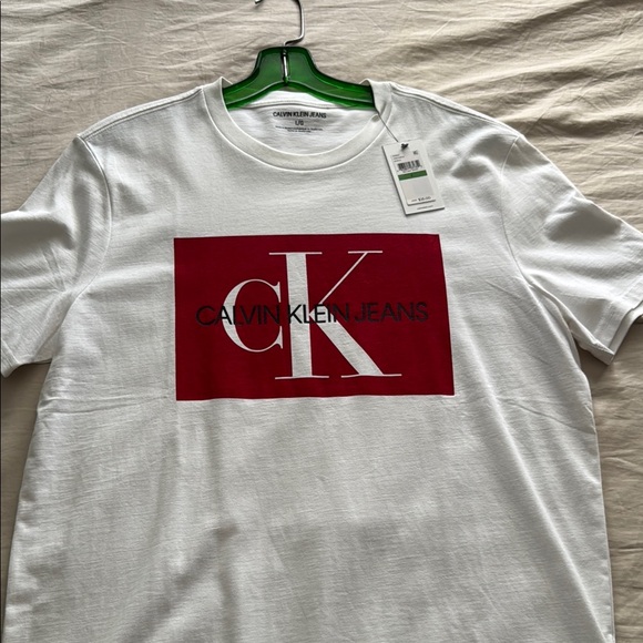 Calvin Klein White and Red Men's T-Shirt - Picture 1 of 1